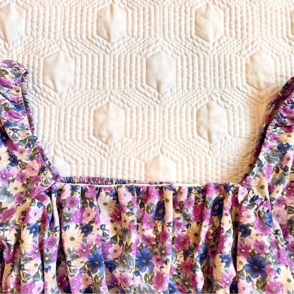 Forever 21 Smocked Floral Gigot Sleeve - Picture 4 of 9